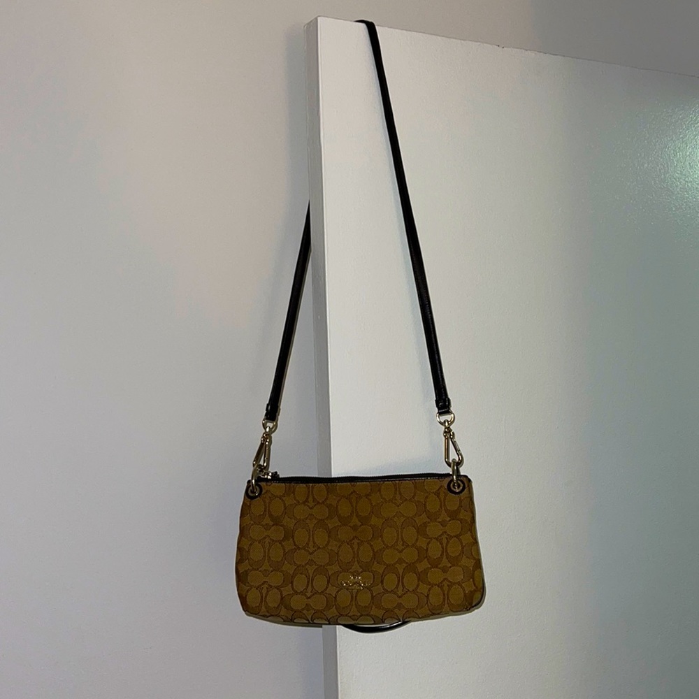 Coach signature print crossbody / shoulder bag